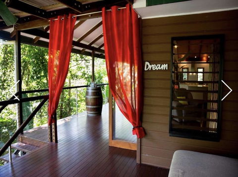 Treetops Retreat Cairns - Dalby Accommodation 2
