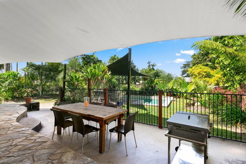 Tropical House, Pool And Extra Bungalow, 4 Bedrooms - Dalby Accommodation 2