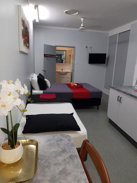 Tropical Lodge - Dalby Accommodation 3