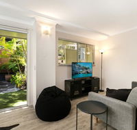 Tropical Townhouse With Two Courtyards and Pool - Dalby Accommodation