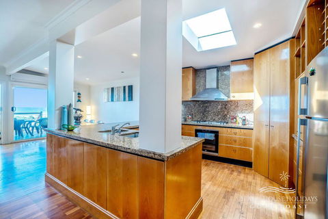 True Beachfront Beach House - Dalby Accommodation 3