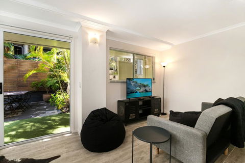 Tropical Townhouse With Two Courtyards And Pool - Dalby Accommodation 0