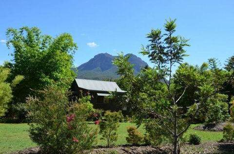 Tuckeroo Cottages & Gardens - Dalby Accommodation 3