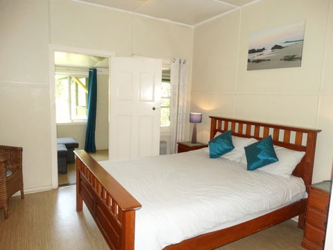 Tuckers Rocks Cottage - Dalby Accommodation 3