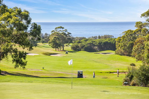 Tura Beach Golf Stays - Dalby Accommodation 3