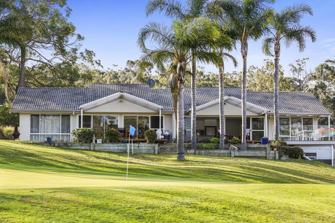 Tura Beach Golf Stays - Dalby Accommodation 1