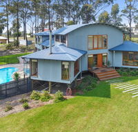 Tura Tree House - Dalby Accommodation