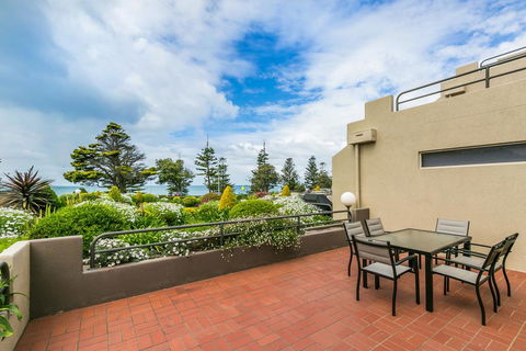Two Bays Apartments, Australia - Dalby Accommodation 1