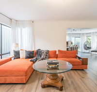 ULTRA SPACIOUS STYLISH HOME IN PRESTONS - SYDNEY - Dalby Accommodation