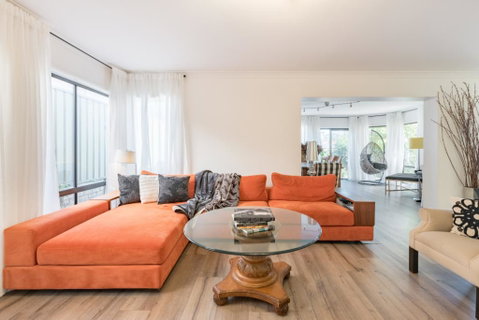 ULTRA SPACIOUS STYLISH HOME IN PRESTONS - SYDNEY - Dalby Accommodation 0