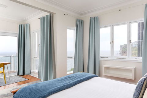 Unbelievable Clifftop Townhouse With Ocean Views - Dalby Accommodation 2
