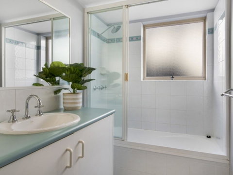 Unit 3 Emerald Shores - Shipping Lane Views! - Dalby Accommodation 1