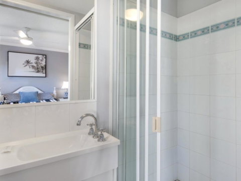 Unit 3 Emerald Shores - Shipping Lane Views! - Dalby Accommodation 2
