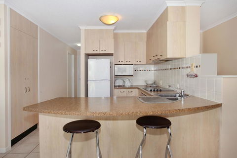 Unit 3, On The Park, 22 Frank Street Coolum Beach, 400 BOND, LINEN INCLUDED - Dalby Accommodation 3