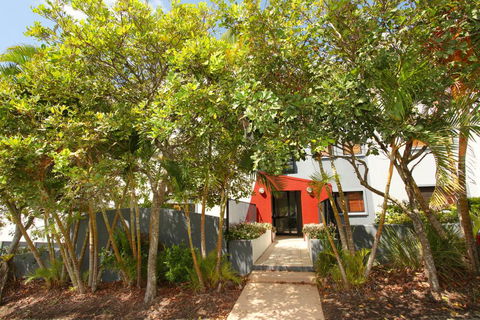 Unit 4, Beaumont Sur Mer, 13 - 15 Pacific Terrace Coolum Beach, 400 BOND, LINEN SUPPLIED - Dalby Accommodation 3