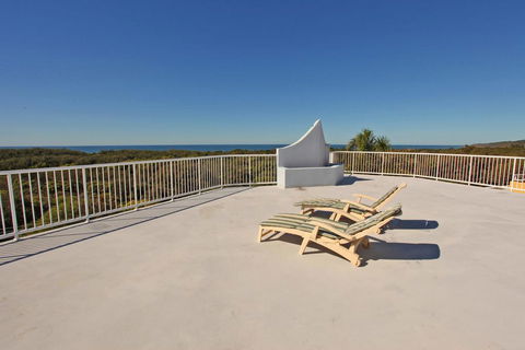 Unit 4, Coolum Sands Apartments, 34 First Avenue Coolum Beach, 400 BOND, LINEN SUPPLIED - Dalby Accommodation 3