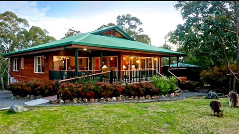 Valley View Luxury Retreat - Dalby Accommodation 0