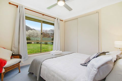 Valley View Townhouse - On The RAIL TRAIL - Dalby Accommodation 1