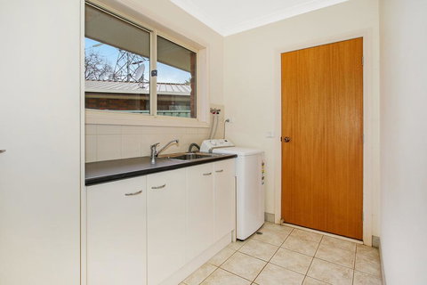 Valley View Townhouse - On The RAIL TRAIL - Dalby Accommodation 2