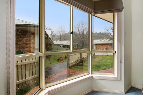 Valley View Townhouse - On The RAIL TRAIL - Dalby Accommodation 3