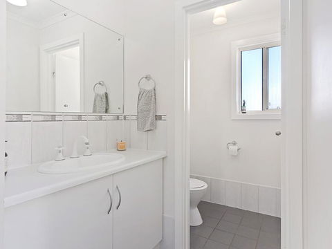 VALLEY VIEWS - 10 Valley Heights Drive - Dalby Accommodation 1