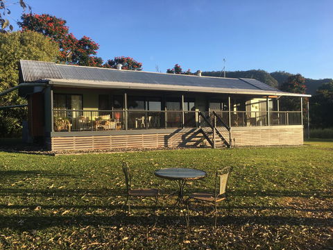 Valley Views Lodge Port Douglas - Dalby Accommodation 1