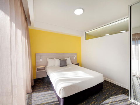 Value Suites Penrith - Dalby Accommodation 2