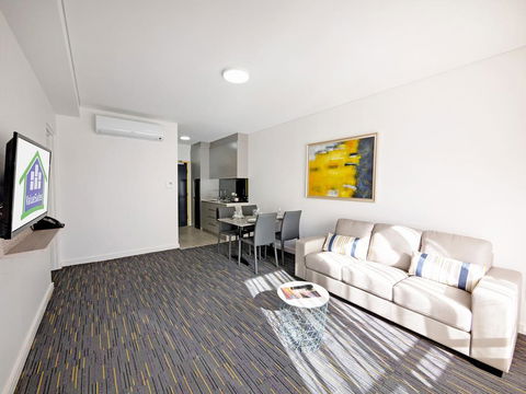 Value Suites Penrith - Dalby Accommodation 1