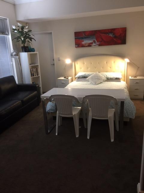 Venetian Canal 1 Bedroom Apartment - Dalby Accommodation 3