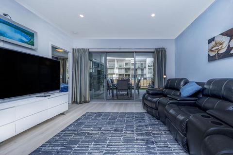Venetian Canal Apartment-Close To Beaches And Marina - Dalby Accommodation 2