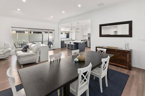 Vasse Manor - Dalby Accommodation 0