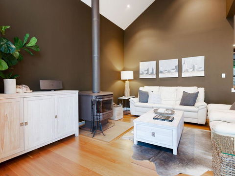 Venabu On Garuwa, 20 Garuwa Street - Spectacular House With Fabulous Views - Dalby Accommodation 3