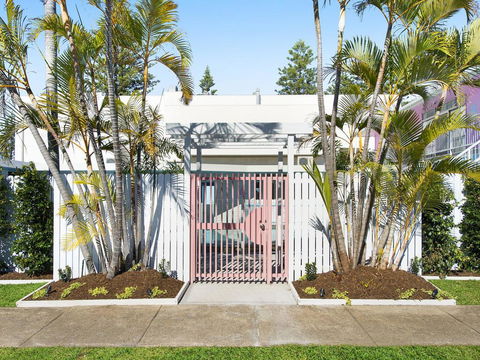 Ventura Beach Motel 2 Bedroom Poolside - Dalby Accommodation 3