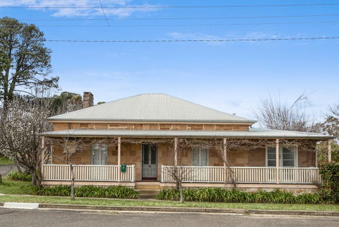 Victoria Cottage - Dalby Accommodation 0