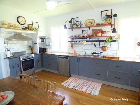 Victoria House - Dalby Accommodation 1