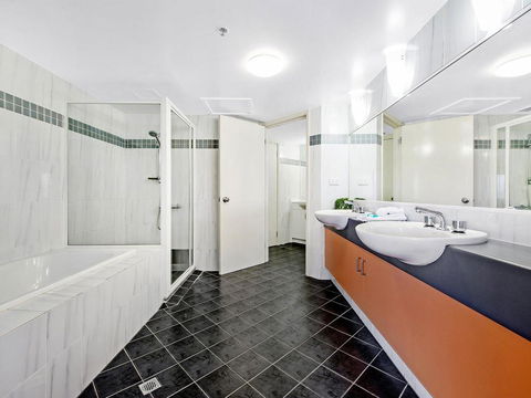 Victoria Square Apartments In The Heart Of Broadbe - Dalby Accommodation 3