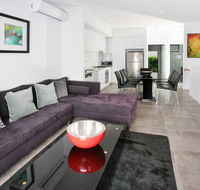 Views from Red Hill - Modern and Spacious Split-Level Executive 3BR Red Hill Apartment Close to CBD - Dalby Accommodation