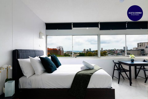 Views To Die For// Studio Rushcutters Bay // Free Parking - Dalby Accommodation 0