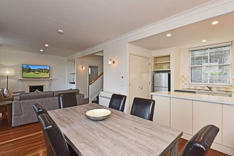 Villa 2br Grange Resort Condo Located Within Cypress Lakes Resort (nothing Is More Central) - Dalby Accommodation 1