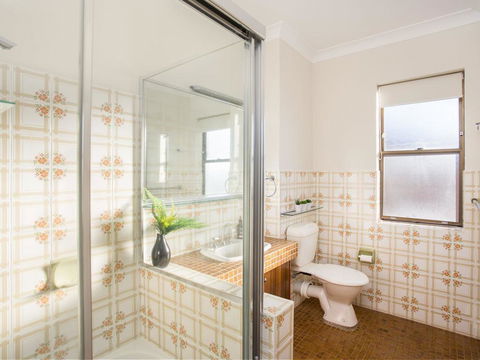 Villa Bianca 10 Opposite The Tanks - Dalby Accommodation 1