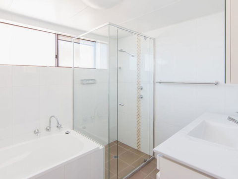 Villa Capri 3, Just A Hop, Skip And Jump To Bowling Club - Dalby Accommodation 1