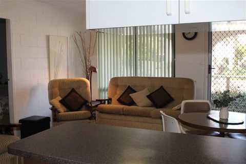 VILLA MANYANA 7 - Dalby Accommodation 3