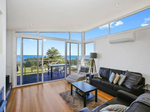 VILLA SARINA - Beautiful Villa In Skenes Creek - Dalby Accommodation 0