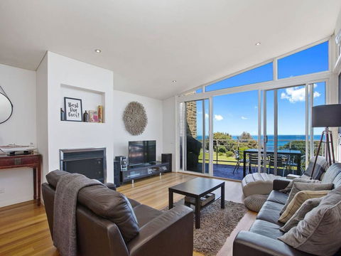 VILLA SARINA - Beautiful Villa In Skenes Creek - Dalby Accommodation 3