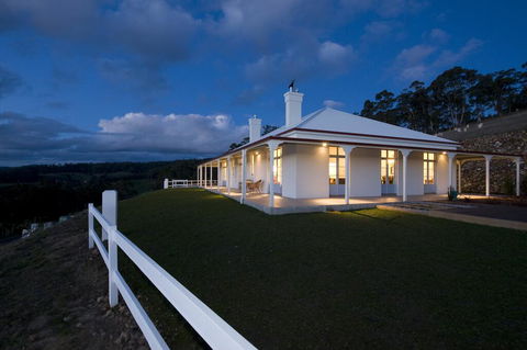 Villa Talia Tasmania - Dalby Accommodation 1