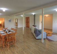 Village Stays Coldstream Gallery Bungalow - Dalby Accommodation