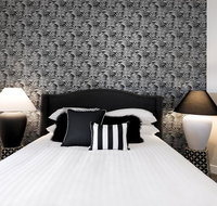 Walk everywhere in the city from a historic home - Dalby Accommodation