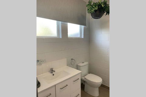 Walk To Lamberts Beach With Wi-fi And Netflix - Dalby Accommodation 3