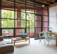 Warehouse Apartment with Balcony in Trendy Area - Dalby Accommodation