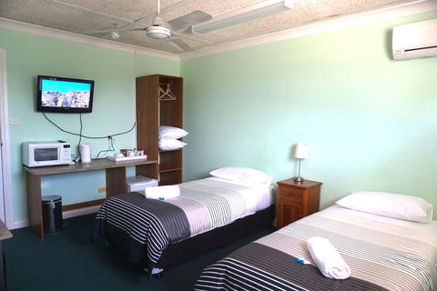 Warners Bay Hotel - Dalby Accommodation 3